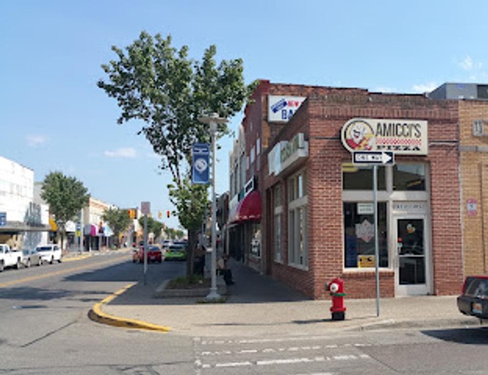 Amicci's Pizza