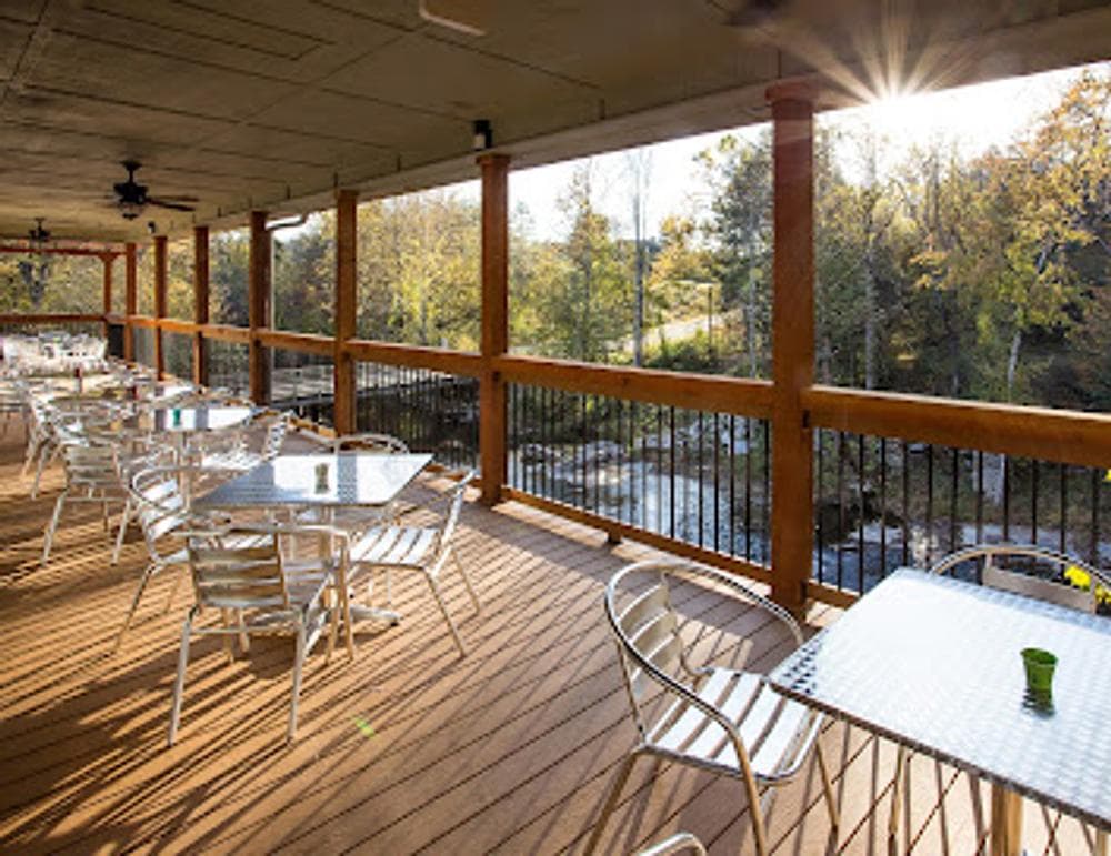Roaring River Vineyards