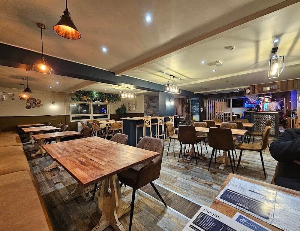 Canalside Lounge