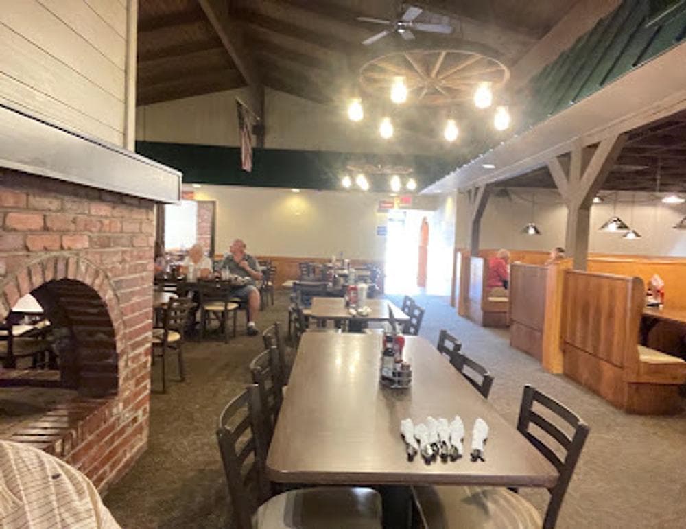 Hoss's Steak & Sea House